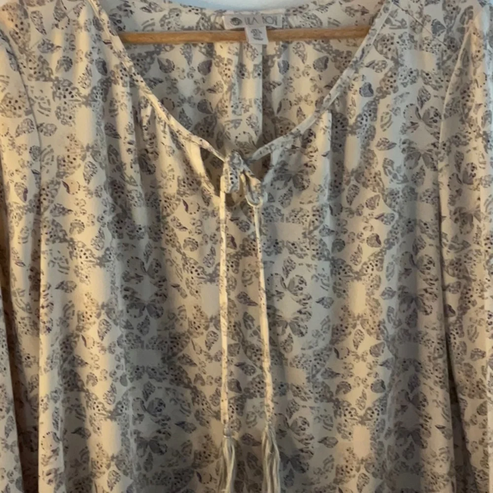 Lila Rose Blouse With Tie Front Detail Size Large - Picture 3 of 4